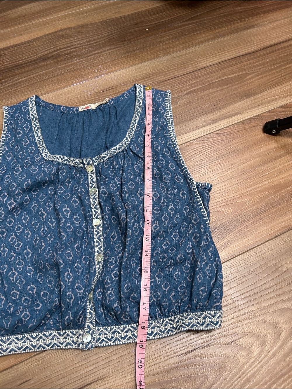Faherty Isla blue linen denim embroidered sleeveless crop tank top size small - Picture 10 of 11